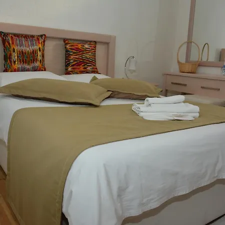 לינה וארוחת בוקר Cypriot Swallow Boutique