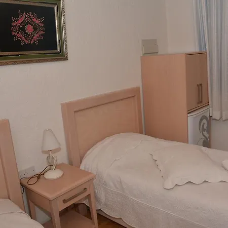 Cypriot Swallow Boutique לינה וארוחת בוקר